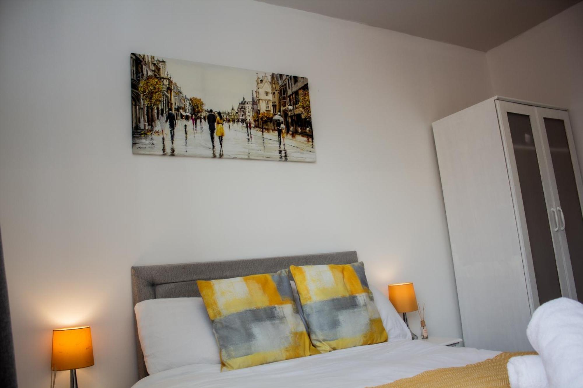 2 Bedroom Apartment With City Views, Balcony & Free Parking — Photos 3