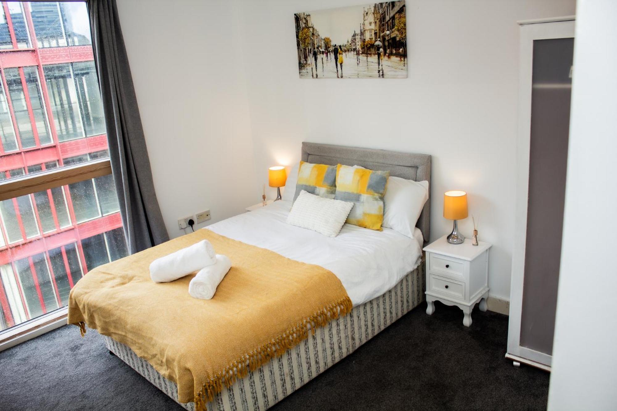 2 Bedroom Apartment With City Views, Balcony & Free Parking — Photos 2